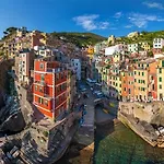 5 Terre Express Migliarina - Near Train Station * La Spezia
